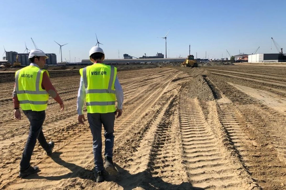 Plug to build largescale green H 2 generation plant at Port of Antwerp